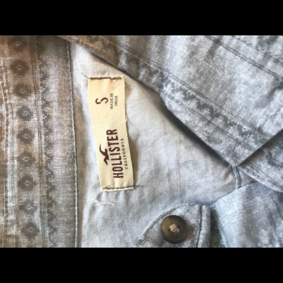 🗿🛸⚓️Tribal Long Sleeve Grey Button Down! - Picture 4 of 4